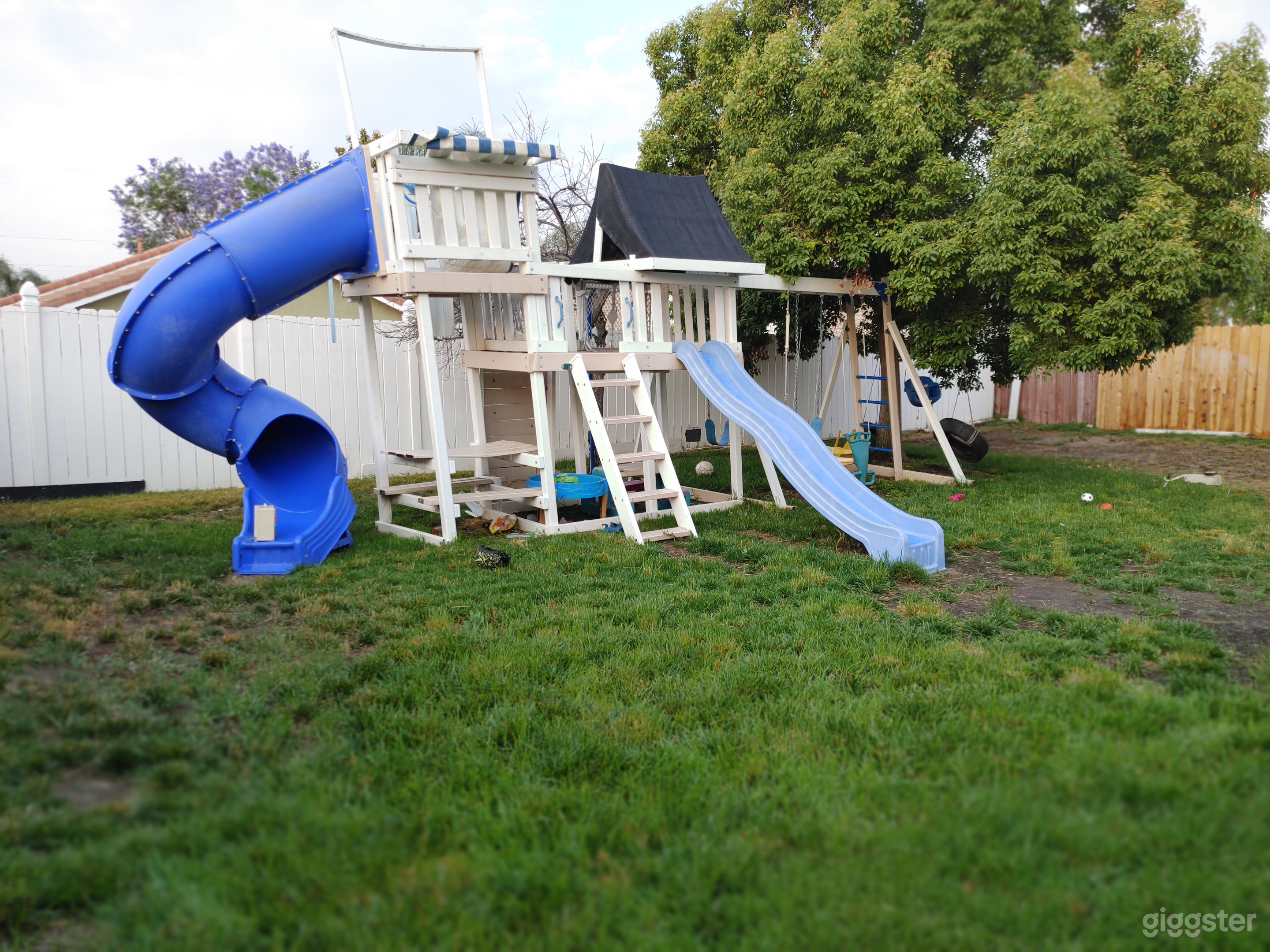 Family home with daycare areas Photo 3