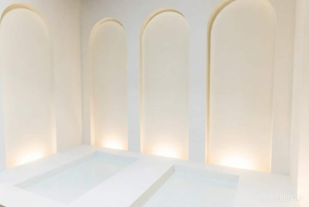 Sculptural White Studio with Architectural Curves Photo 2
