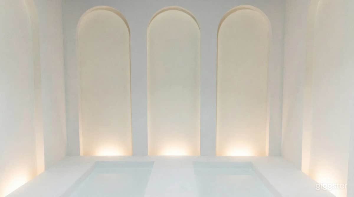 Sculptural White Studio with Architectural Curves Photo 1