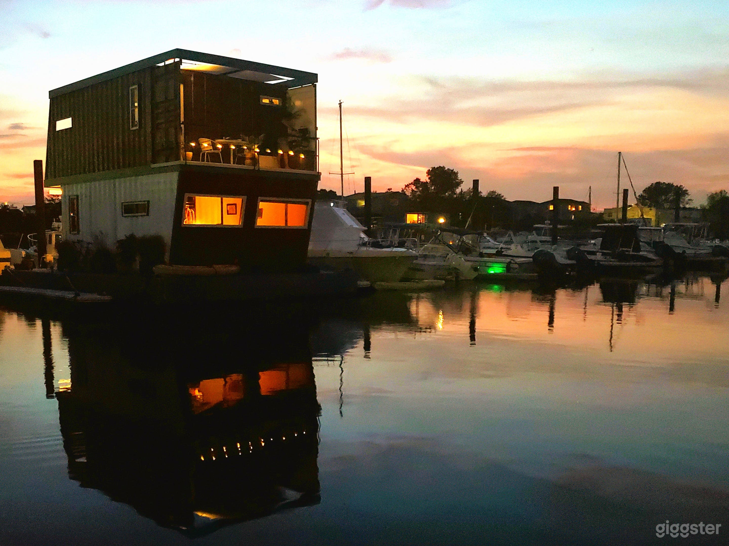Stylish Houseboat Photo 1