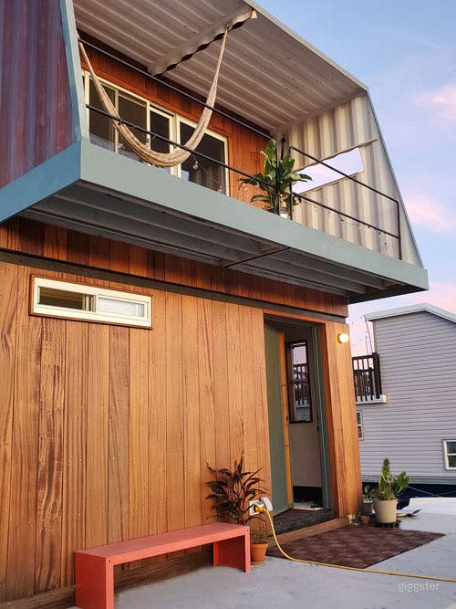 Stylish Houseboat Photo 3