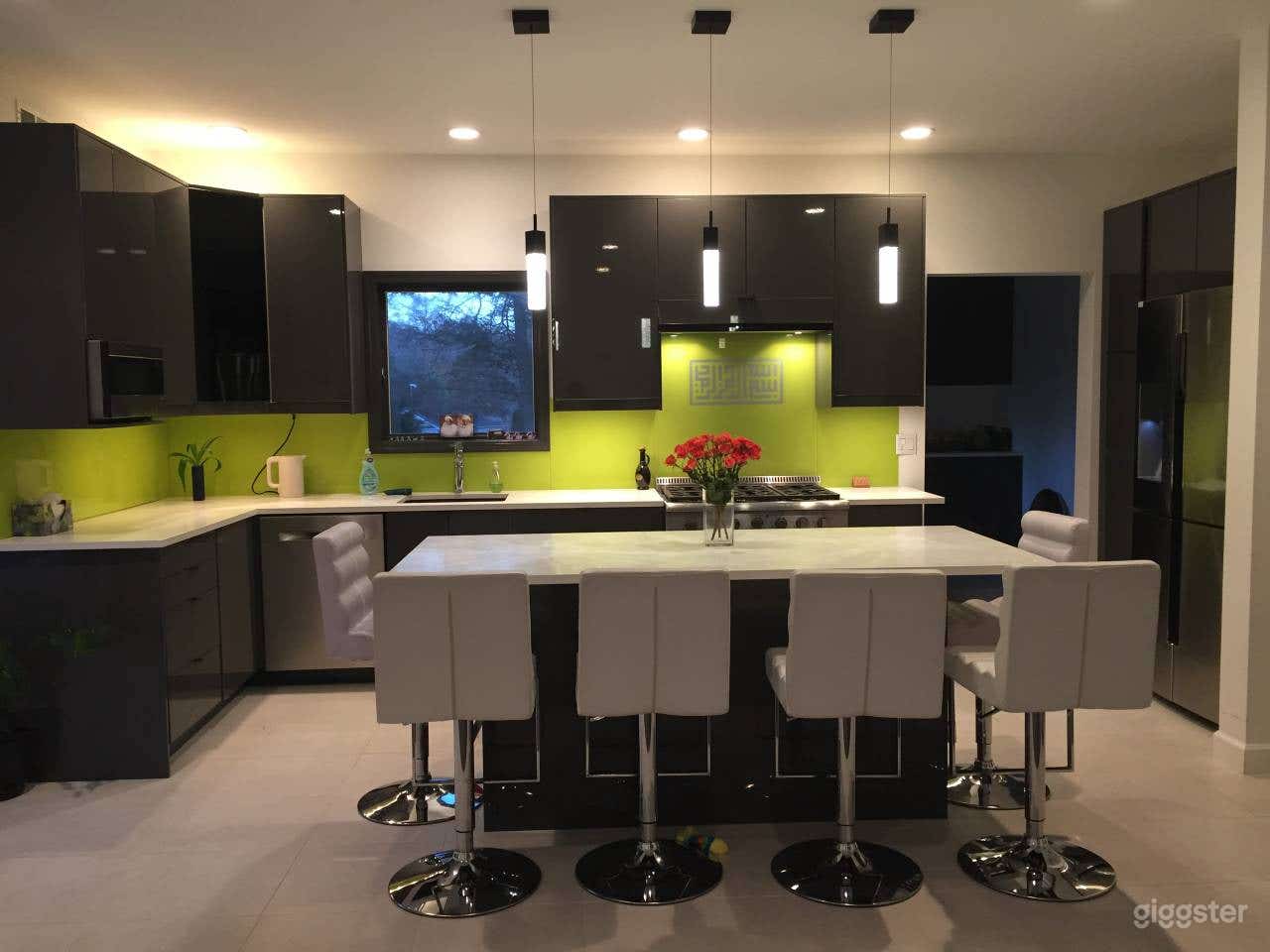 Contemporary Wooded Five Br Near Lake Photo 1