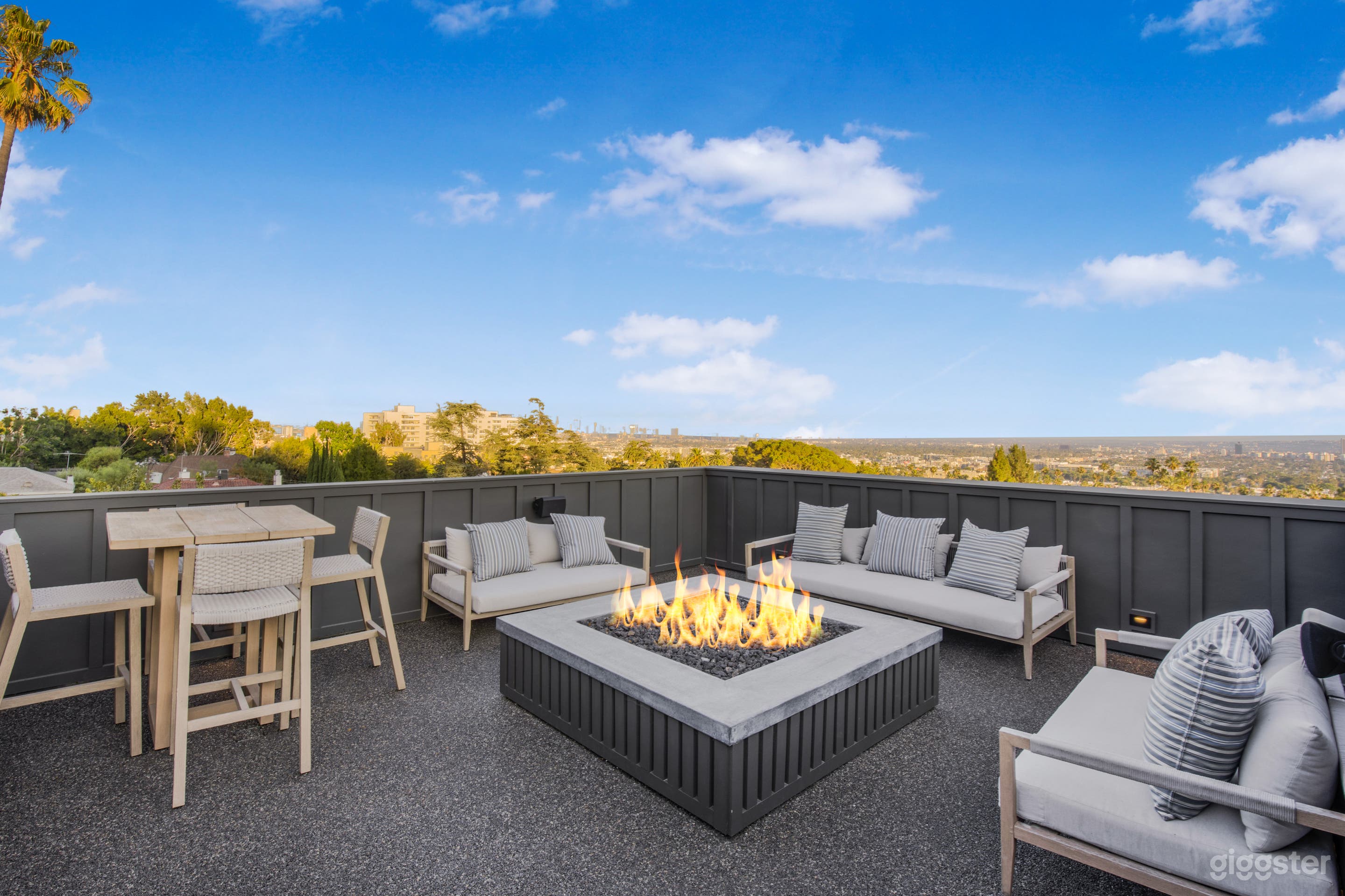 VISTA VIEW HOLLYWOOD PANORAMIC ESTATE Photo 3