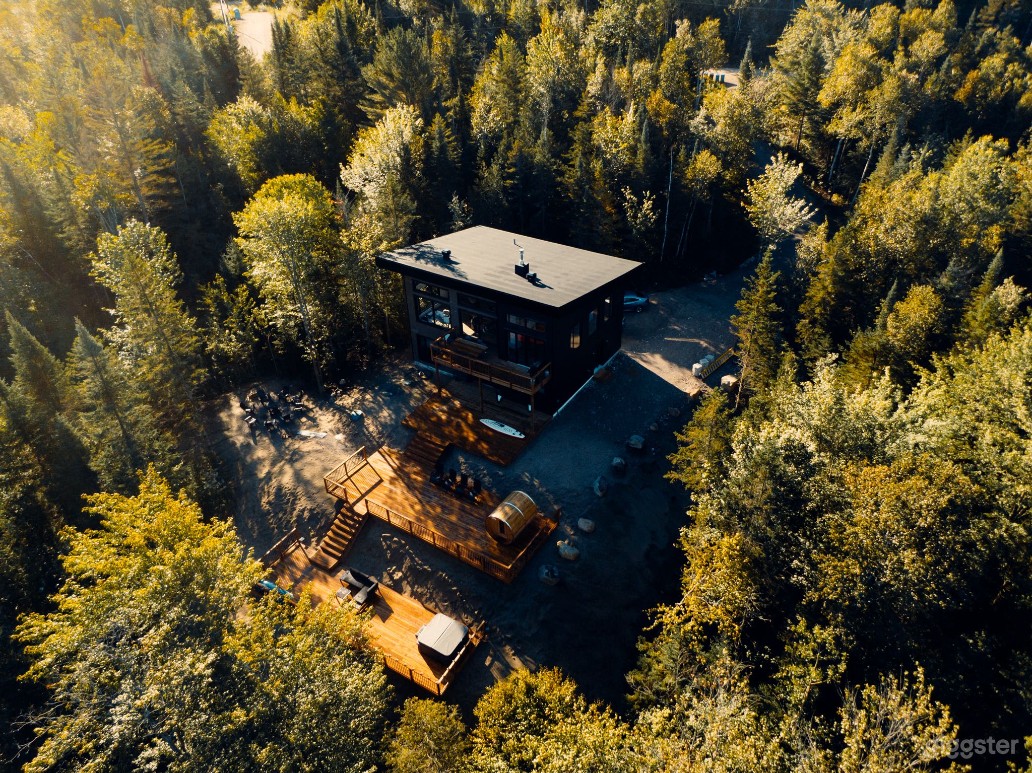 Amazing mountain view and waterfront modern cabin Photo 1