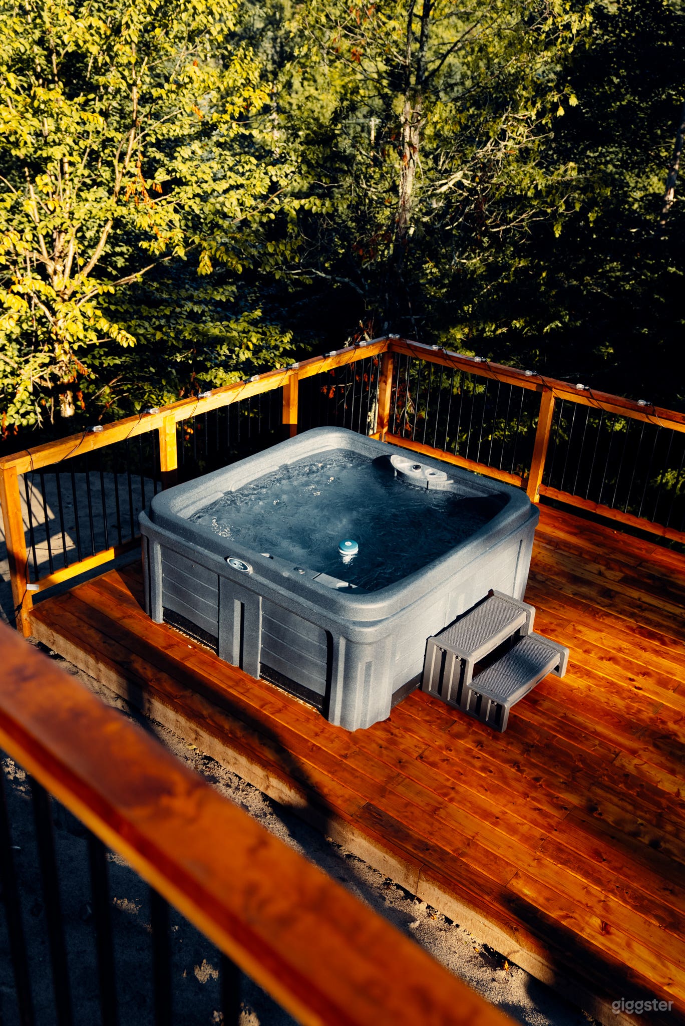 Amazing mountain view and waterfront modern cabin Photo 4