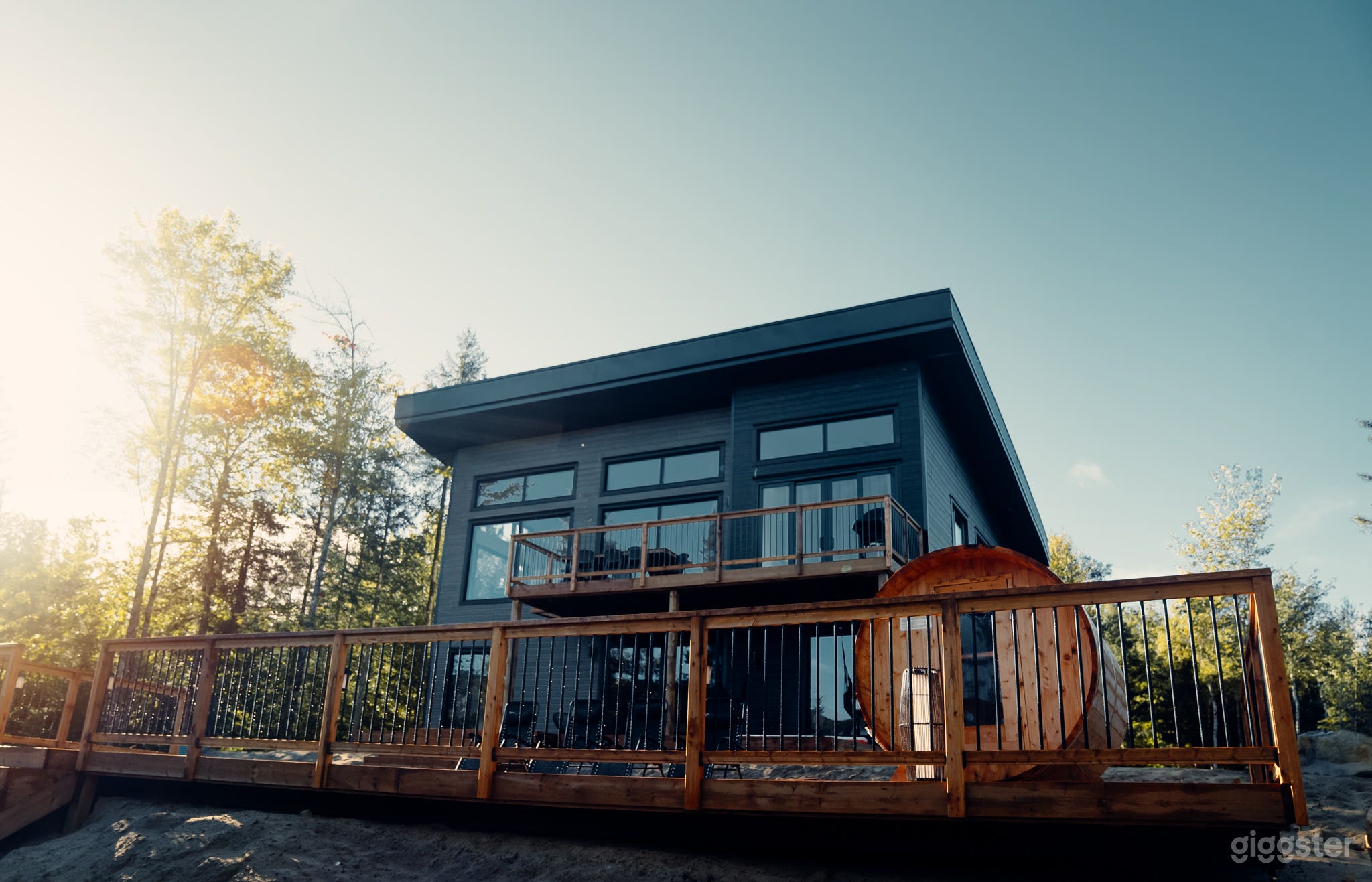 Amazing mountain view and waterfront modern cabin Photo 3