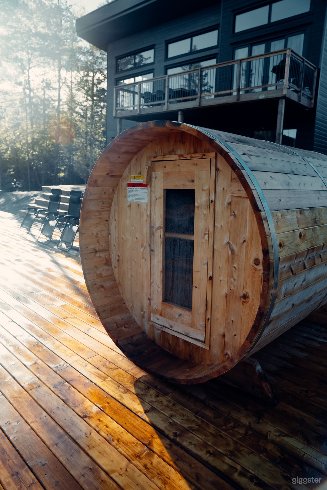 Amazing mountain view and waterfront modern cabin Photo 2
