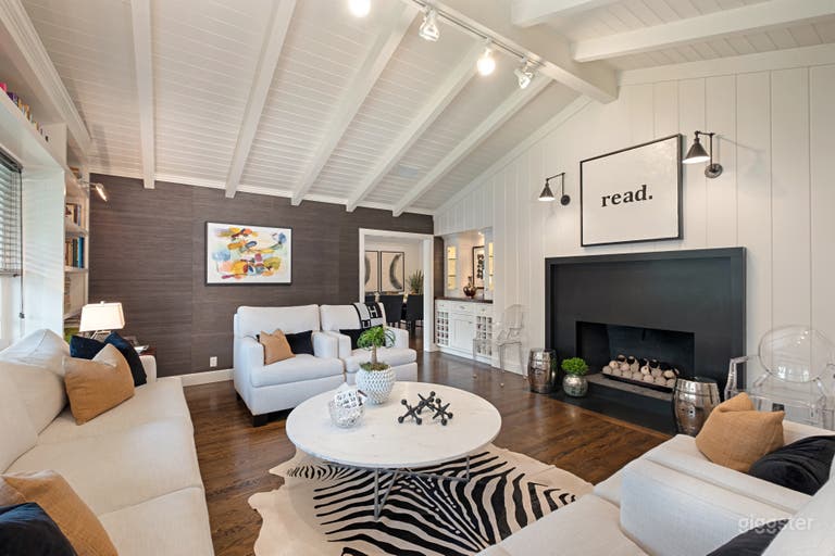  Living room has a fireplace, a large section of bookshelves, library lights, vaulted ceilings and a dry bar built-in 