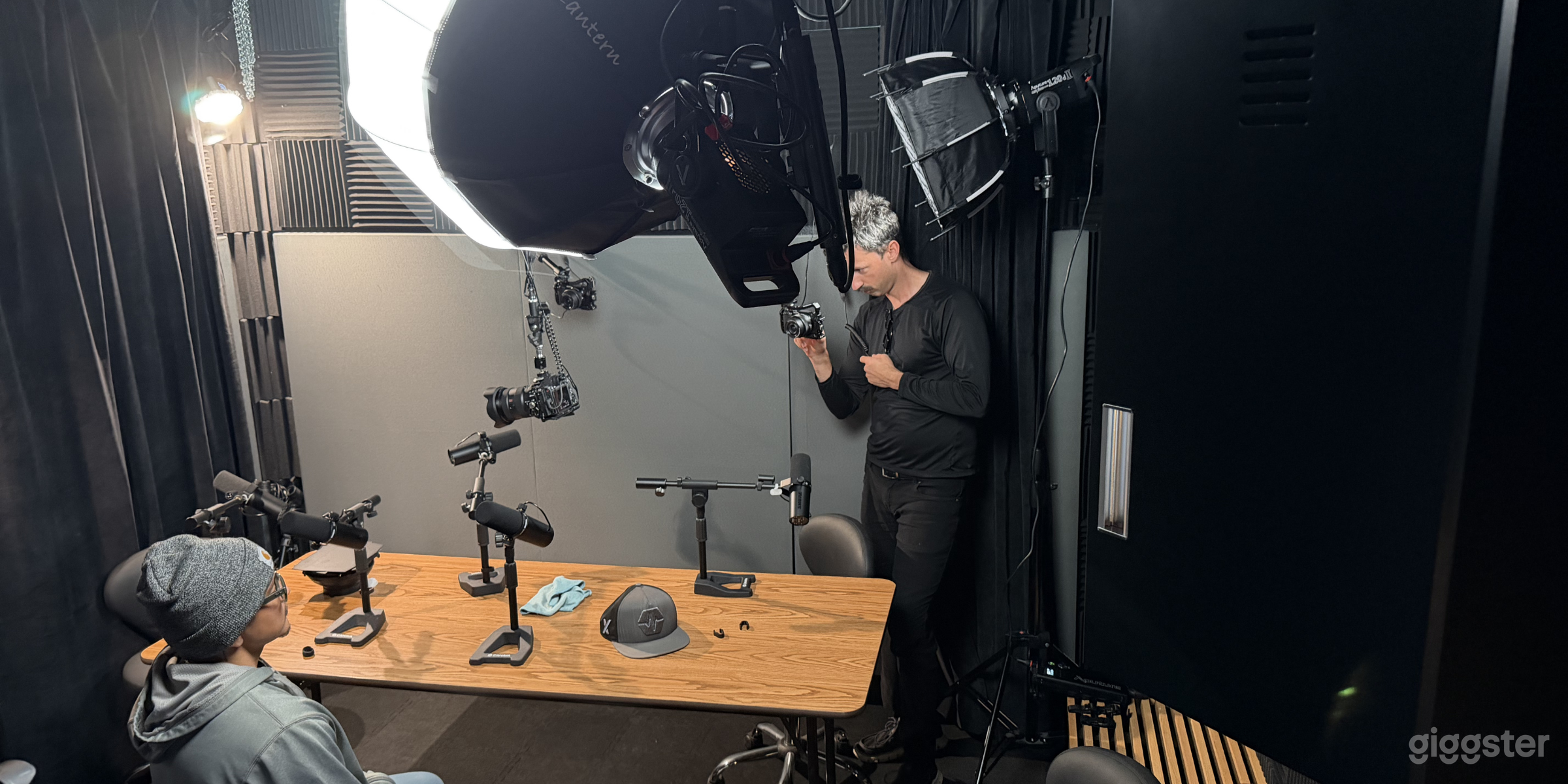 Full-Service 4K Podcast Hub: Sound Engineering + Video Editi Photo 2