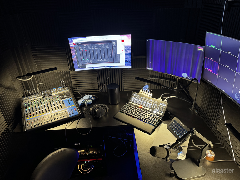  Full-Service 4K Podcast Hub: Sound Engineering + Video Editi 