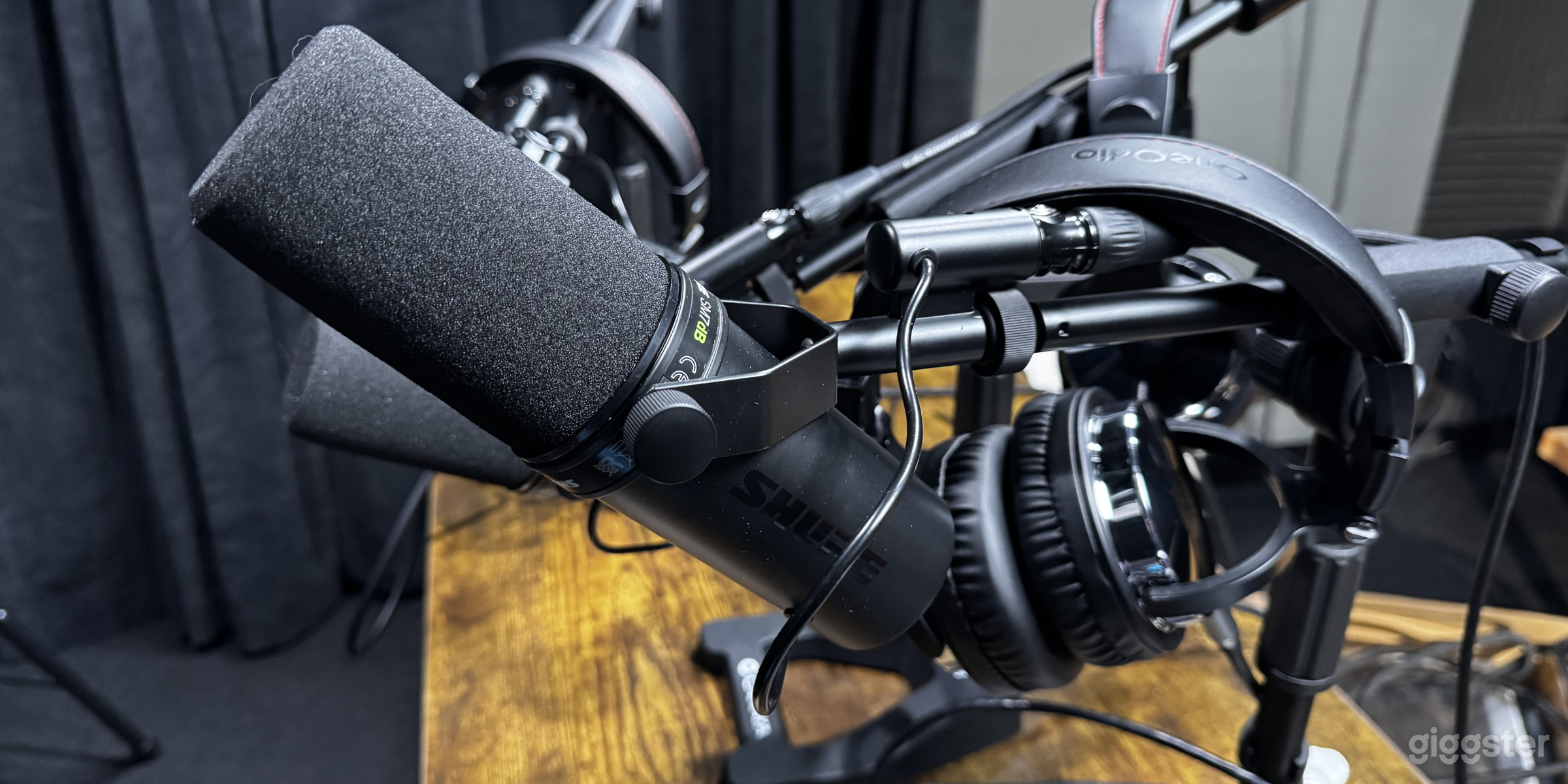 Full-Service 4K Podcast Hub: Sound Engineering + Video Editi Photo 4