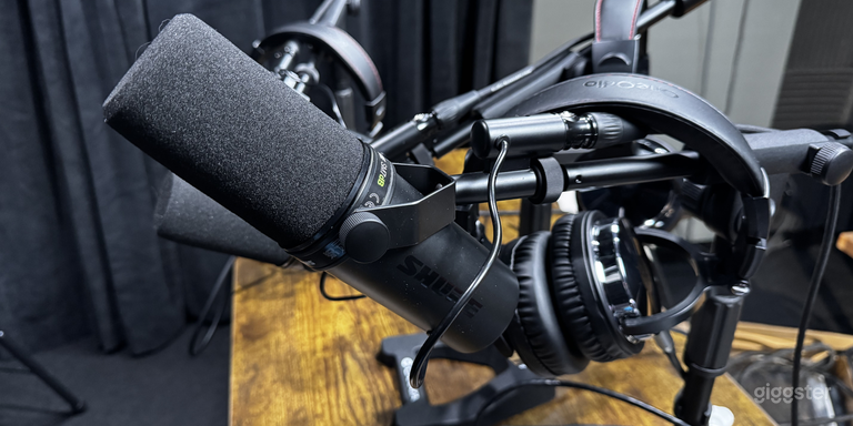  Full-Service 4K Podcast Hub: Sound Engineering + Video Editi 