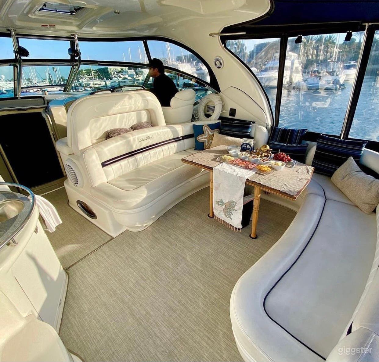 Stunning and Charming Yacht Photo 3