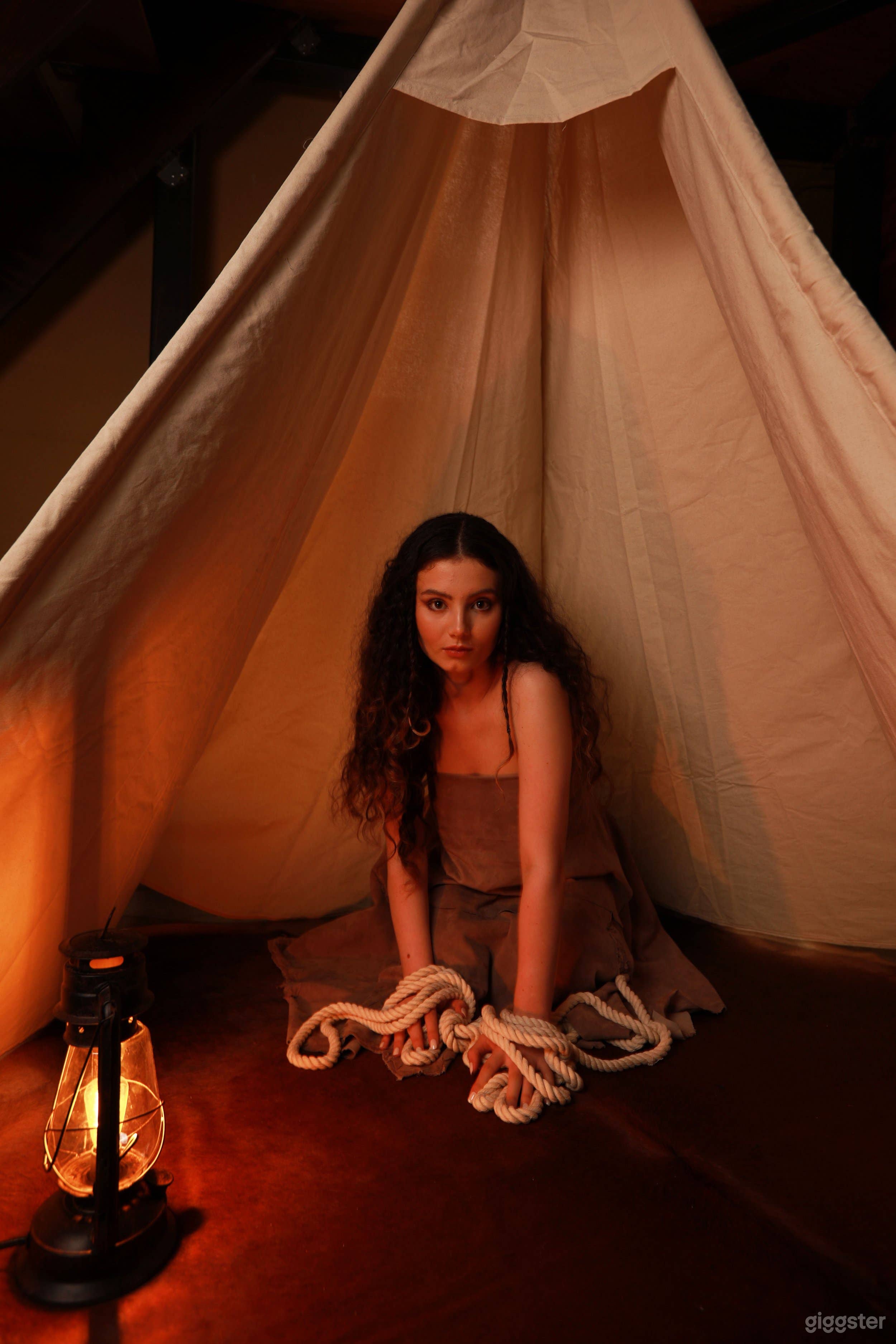 Cabin Room - East Hollywood Studio Photo 4