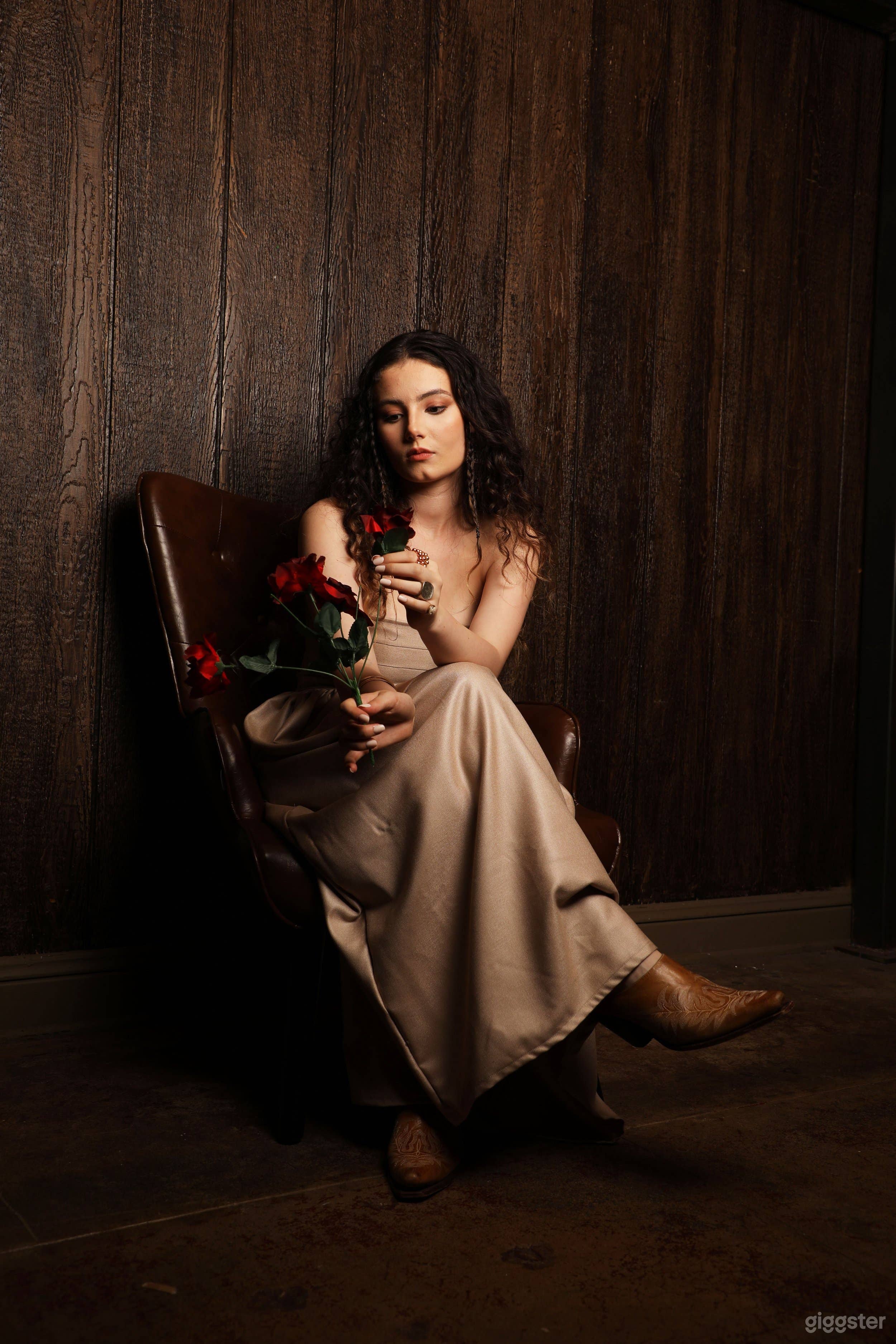 Cabin Room - East Hollywood Studio Photo 2