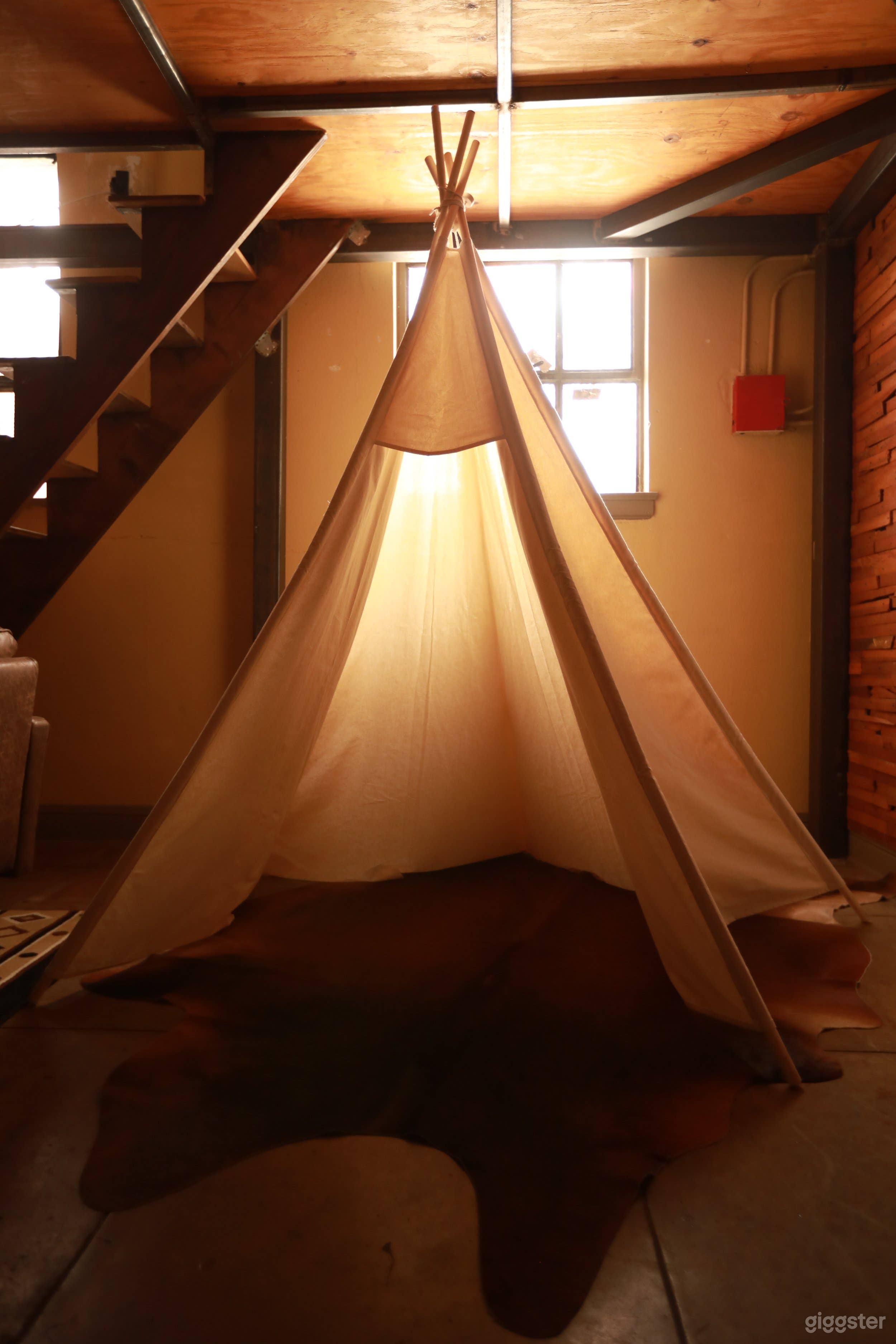 Cabin Room - East Hollywood Studio Photo 1