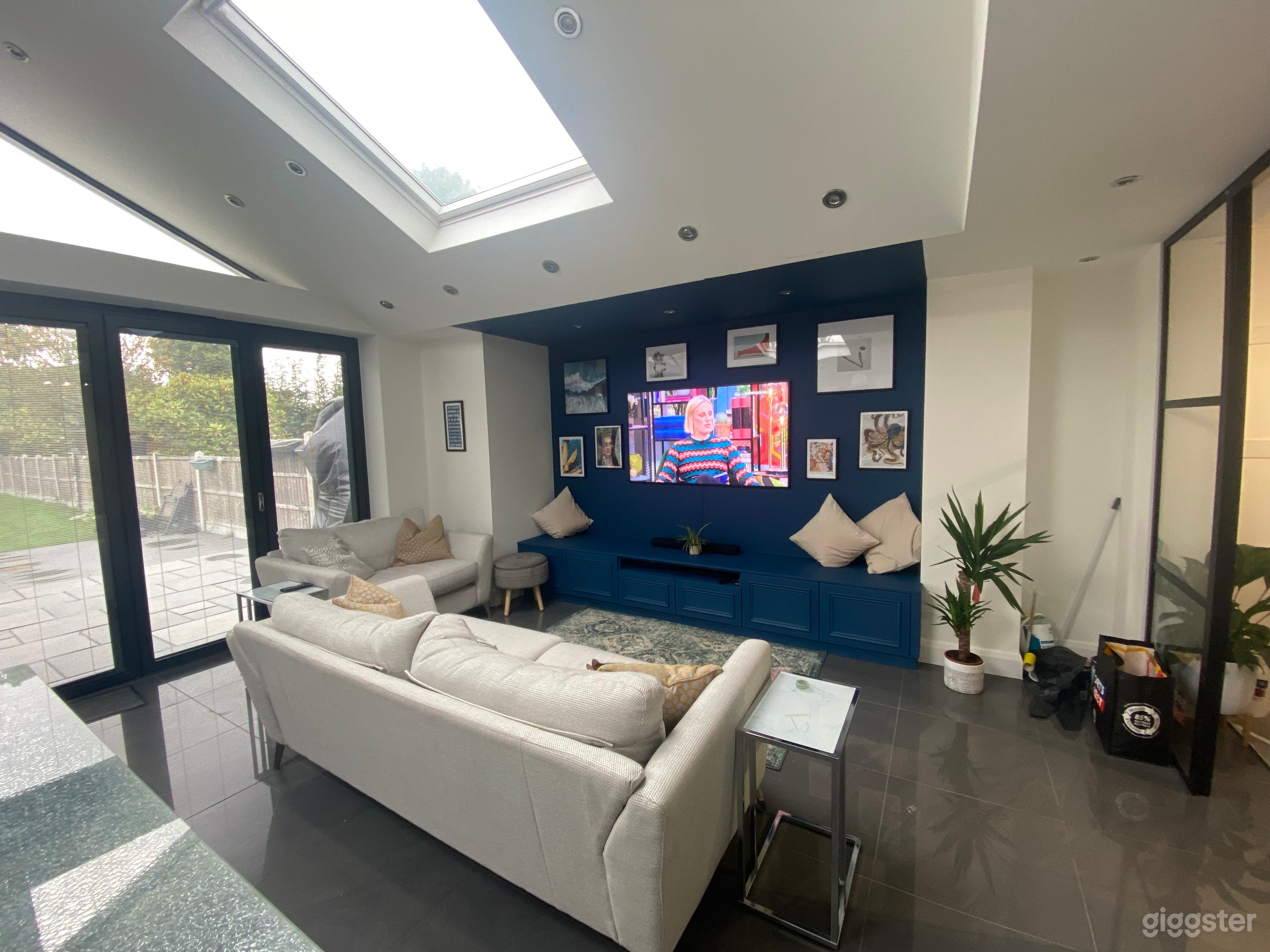 Contemporary family home Photo 1