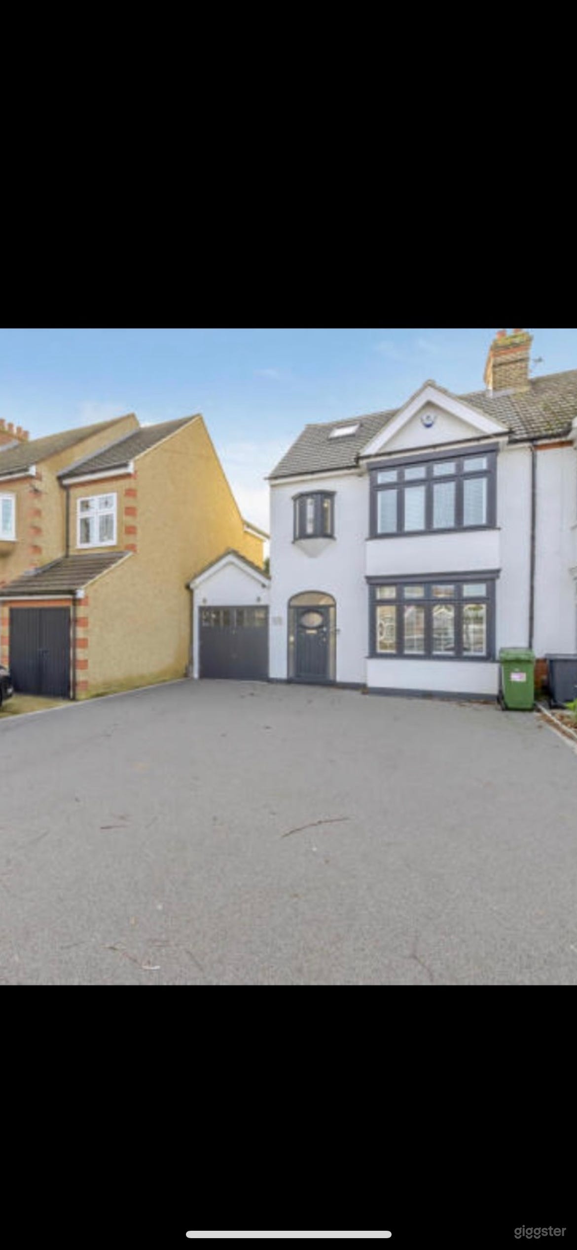 Contemporary family home Photo 2