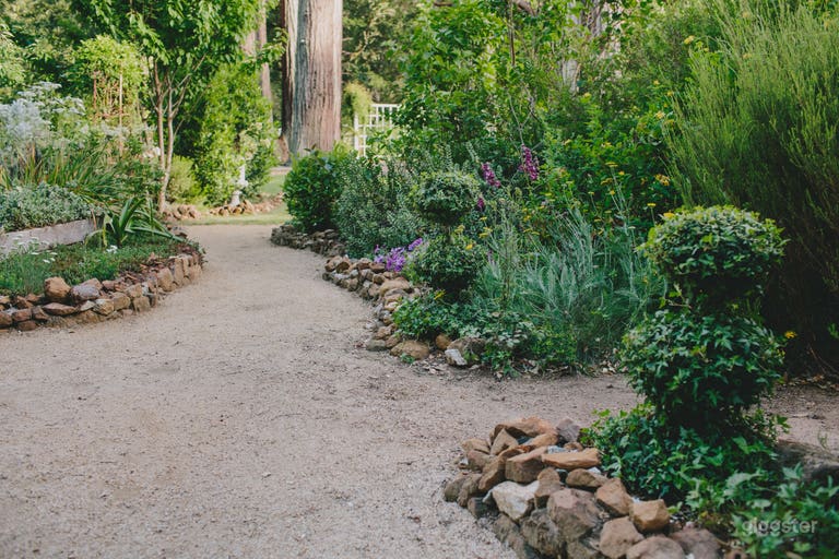  Cultivated garden pathways. 