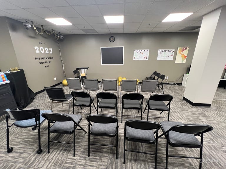  Configuration for Training / Preparation Room for up to 25 people. Projector and screen (available). 