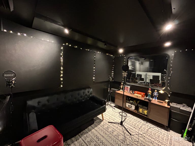  Also available: wifi, full kitchen, outdoor terrace, bar, conference room 