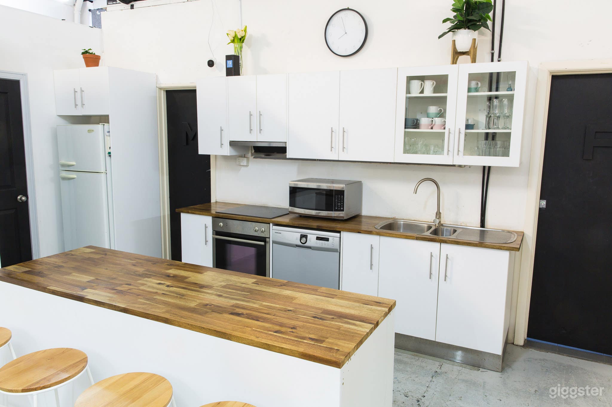 New York Style Warehouse Studio Photo 4