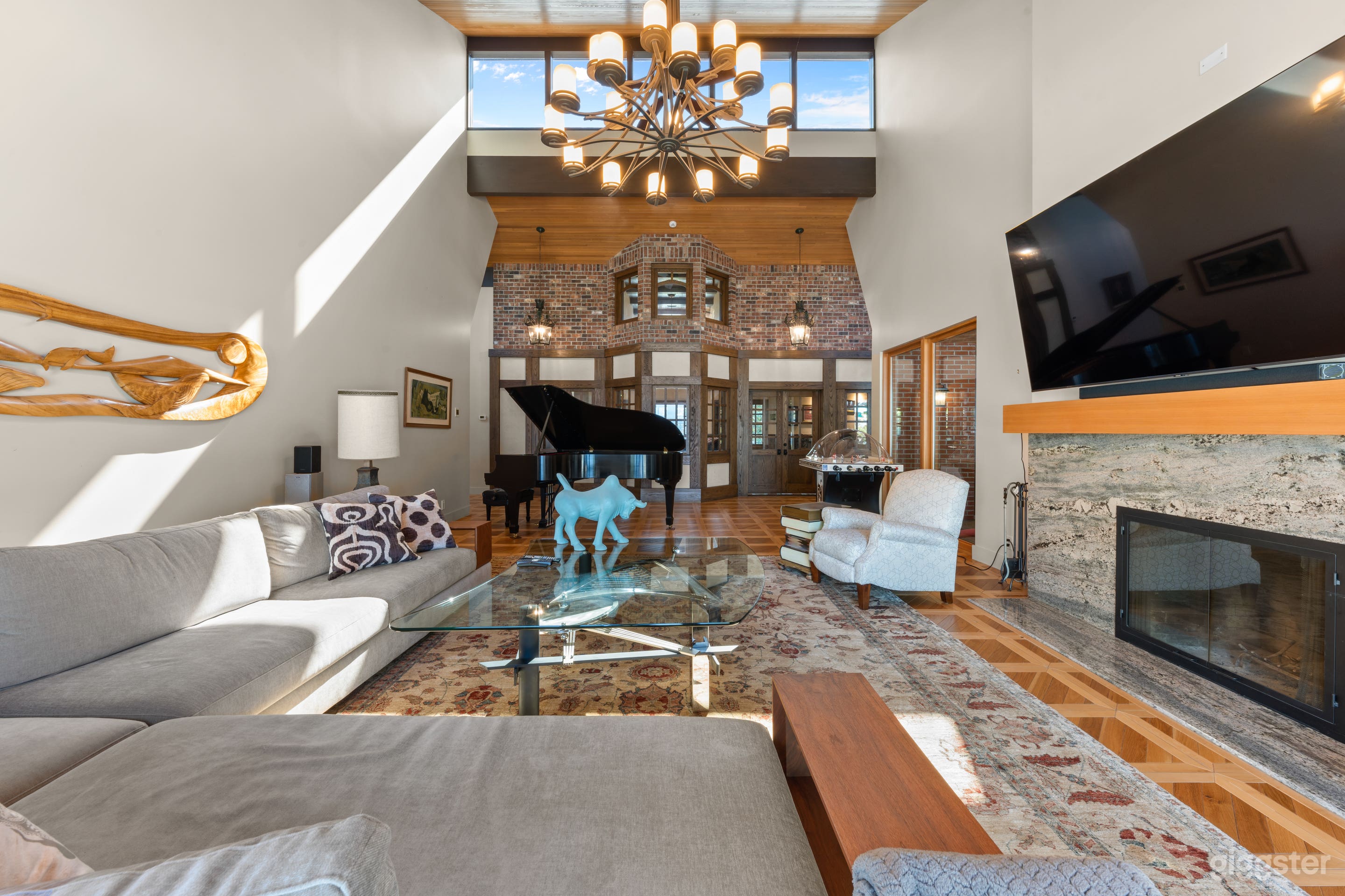 English Style Waterfront Home W/ Heated Pool Photo 2