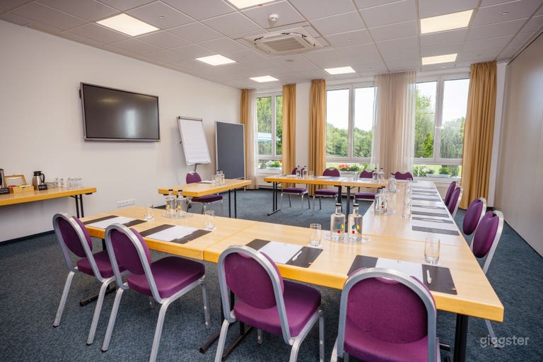  Heller 50 m² Konferenzraum (Raum 1) 