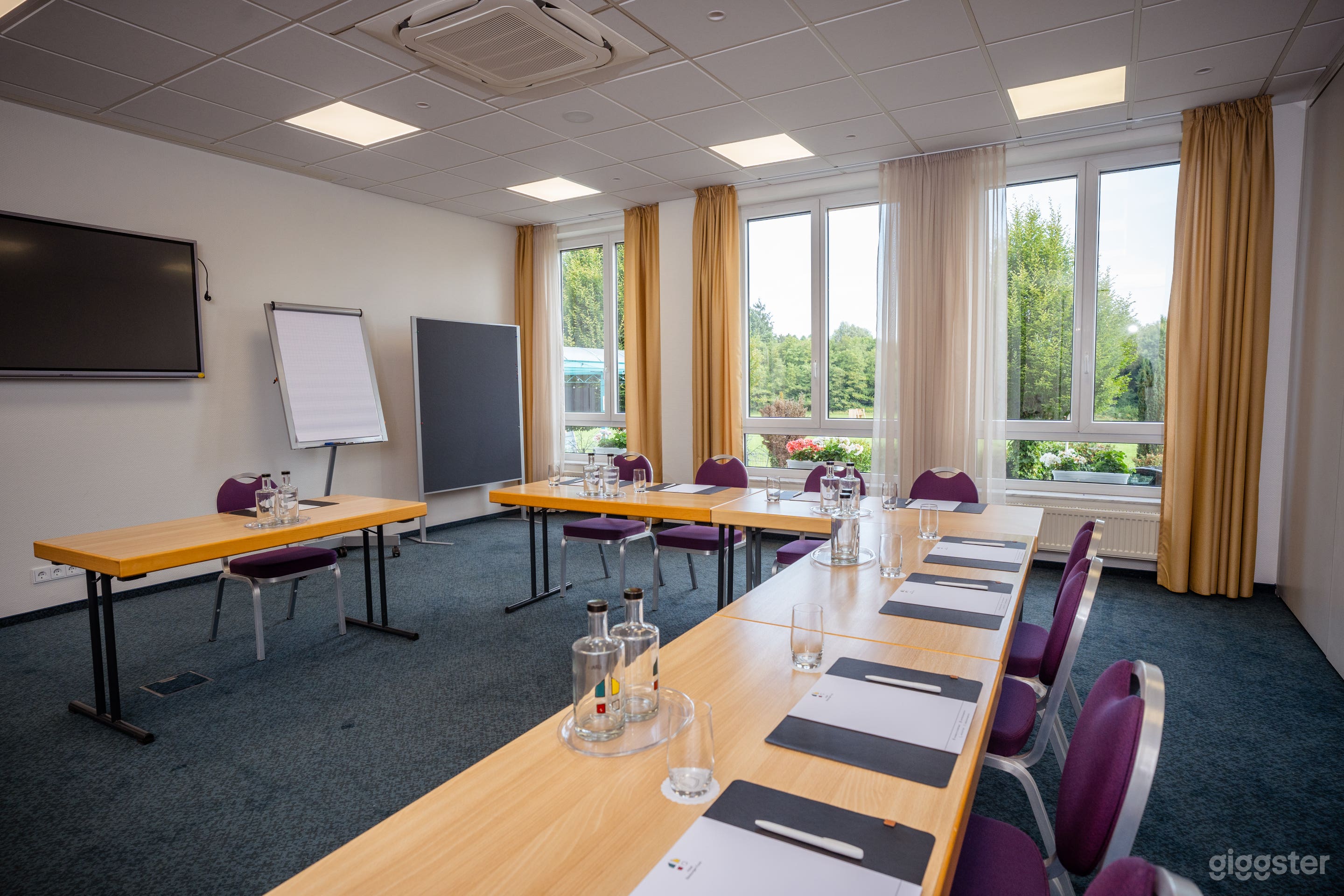 Heller 50 m² Konferenzraum (Raum 1) Foto 3