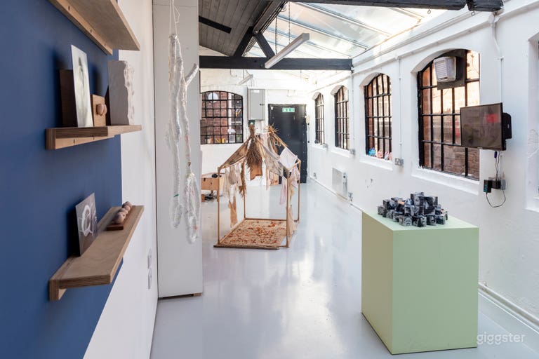  Suitable for creative projects, private events, film shoots, and pop-up exhibitions. 