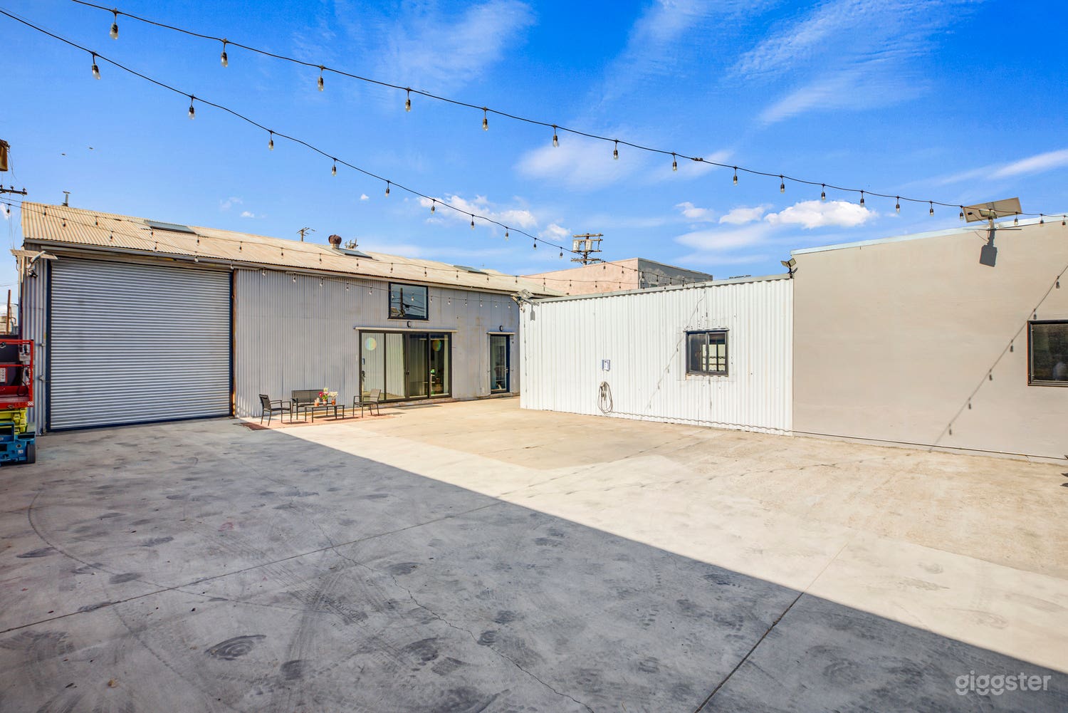 Spacious Studio with Natural Light + Parking Lot Photo 3