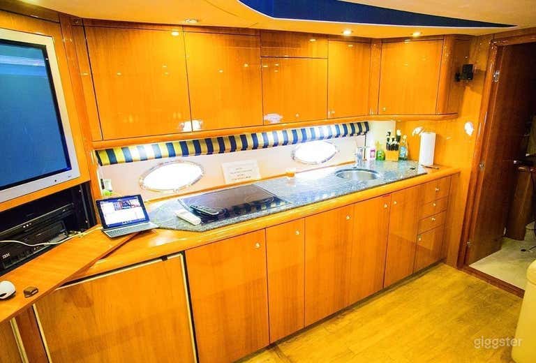  68' SUNSEEKER PREDATOR YACHT 