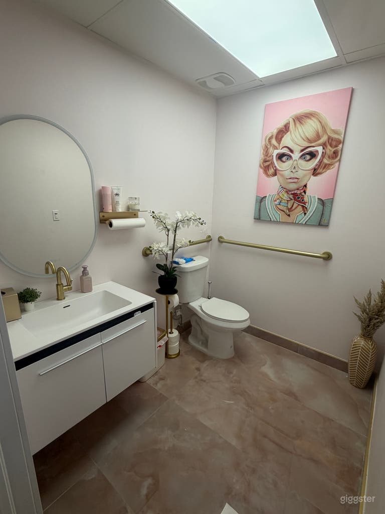  Modern Beauty & Spa Studio for Classes, Filming & Events 