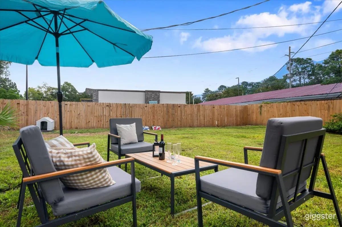 Cozy Urban Backyard Retreat Photo 3