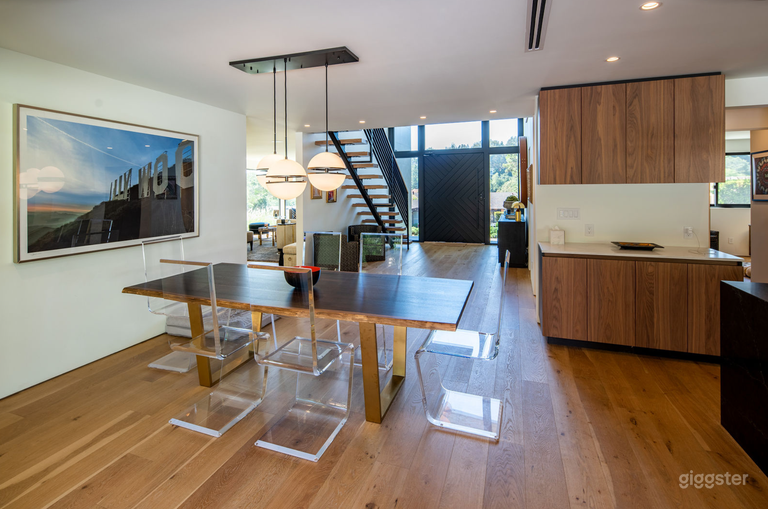  Studio City Modern Luxury with Large Yard and Pool 