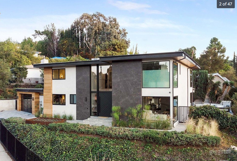  Studio City Modern Luxury with Large Yard and Pool 