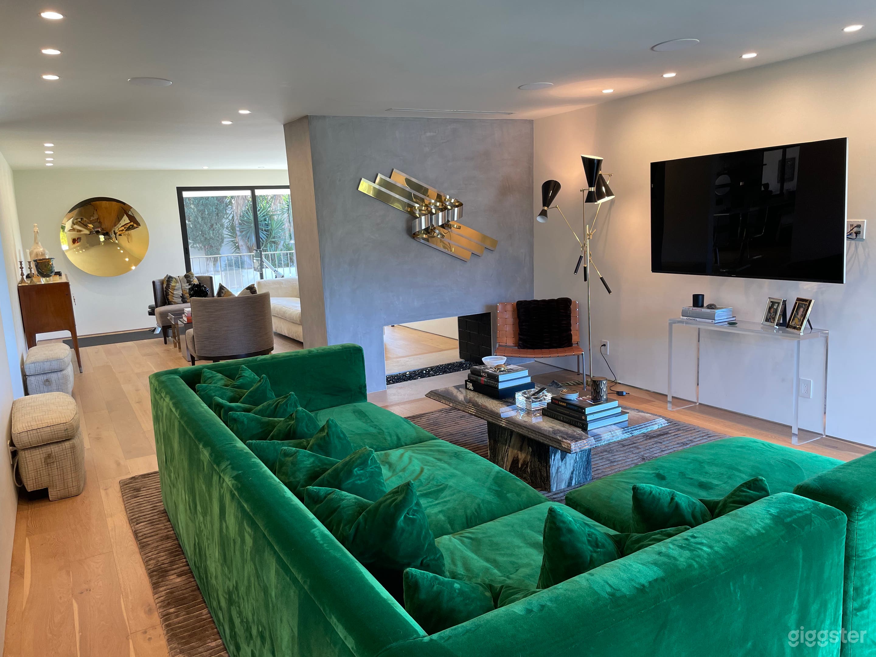 Studio City Modern Luxury with Large Yard and Pool Photo 4