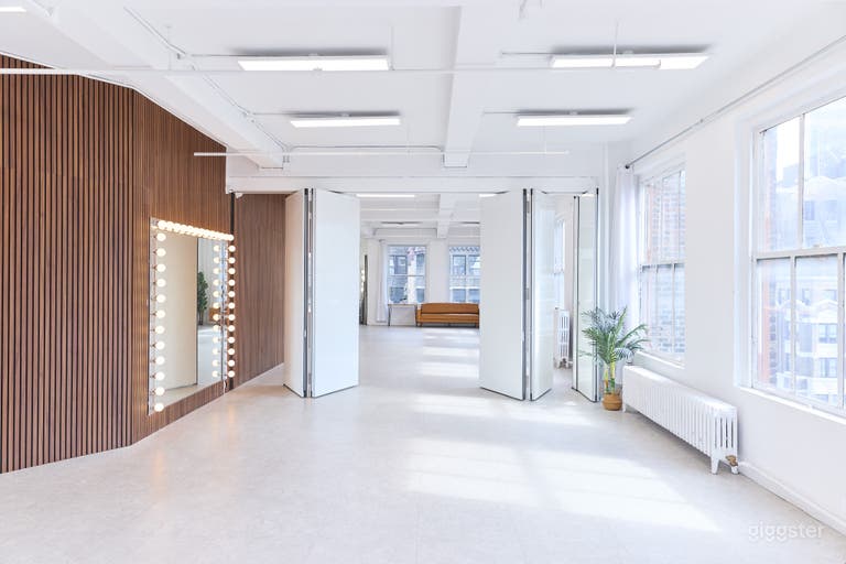  Expansive Skyline Loft - Connected Studio Space 