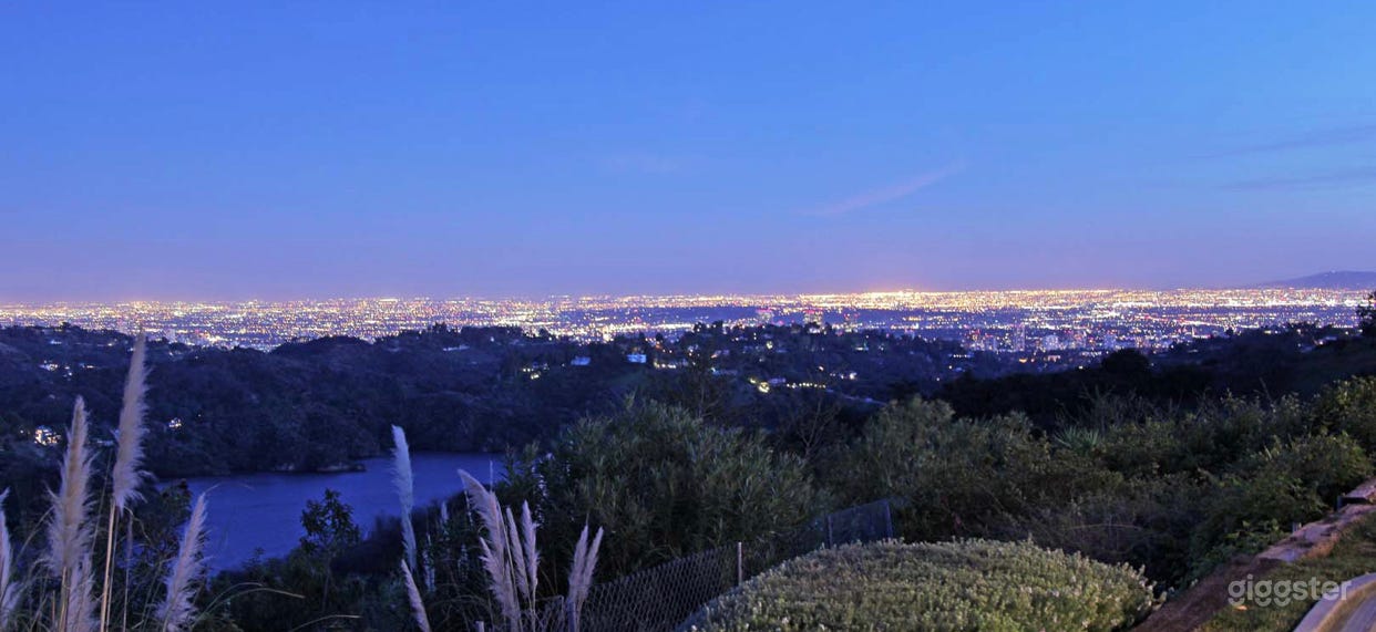 Gated Bel-Air Home, Jetliner Views,  Infinity Pool Photo 2