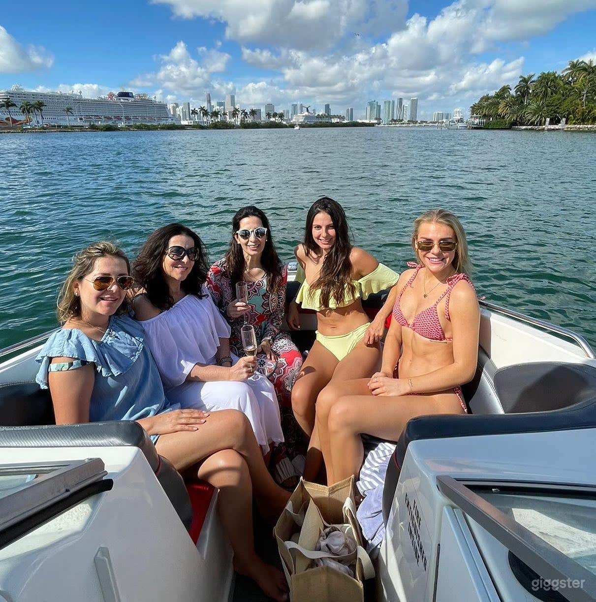 21' Yamaha Jet Boat Photo 4