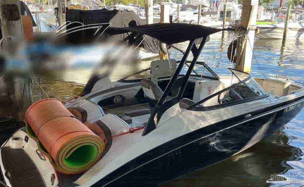 21' Yamaha Jet Boat Photo 2