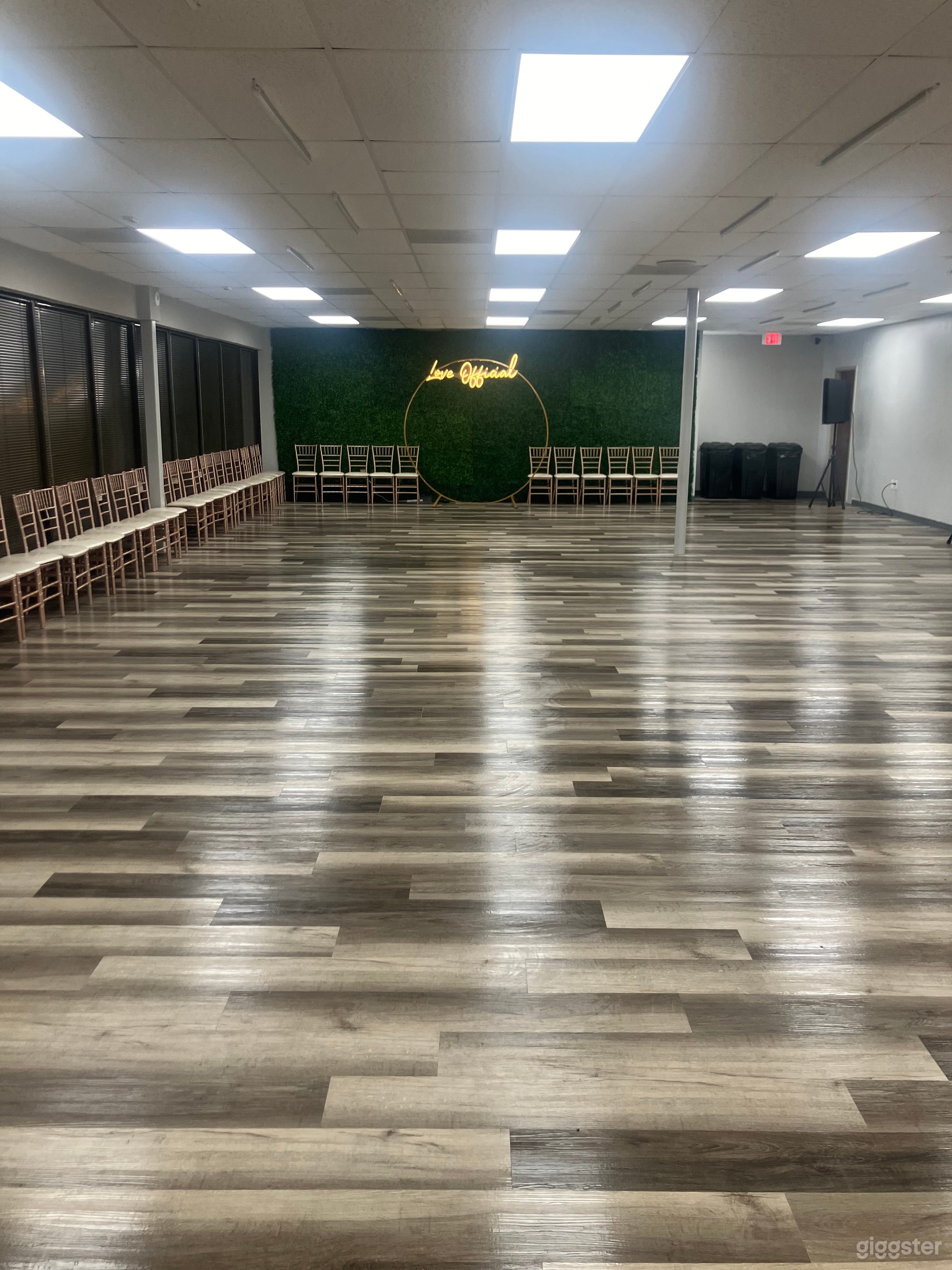 Weddings/ events venue w/lg windows & led lights Photo 1