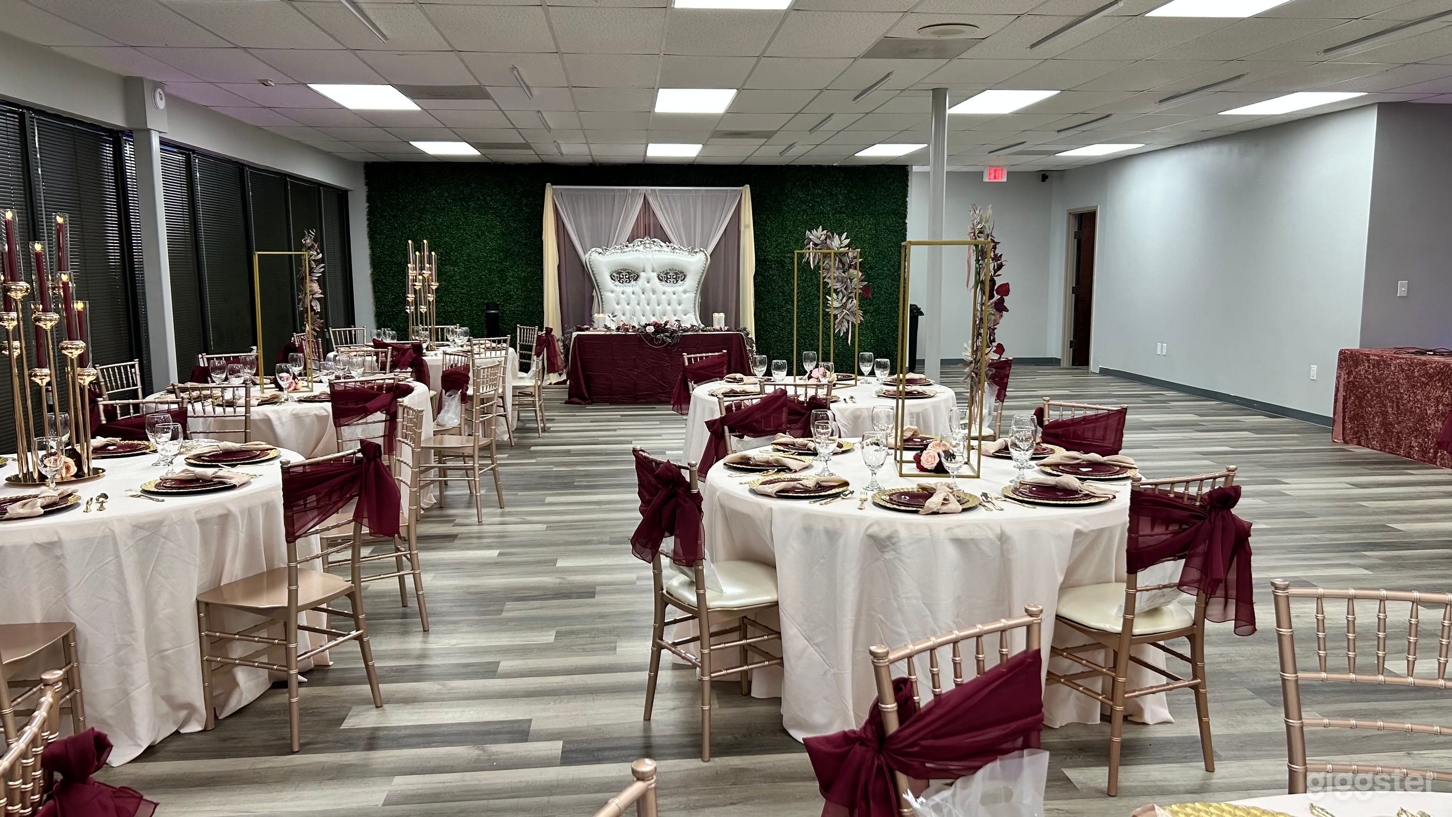 Weddings/ events venue w/lg windows & led lights Photo 2