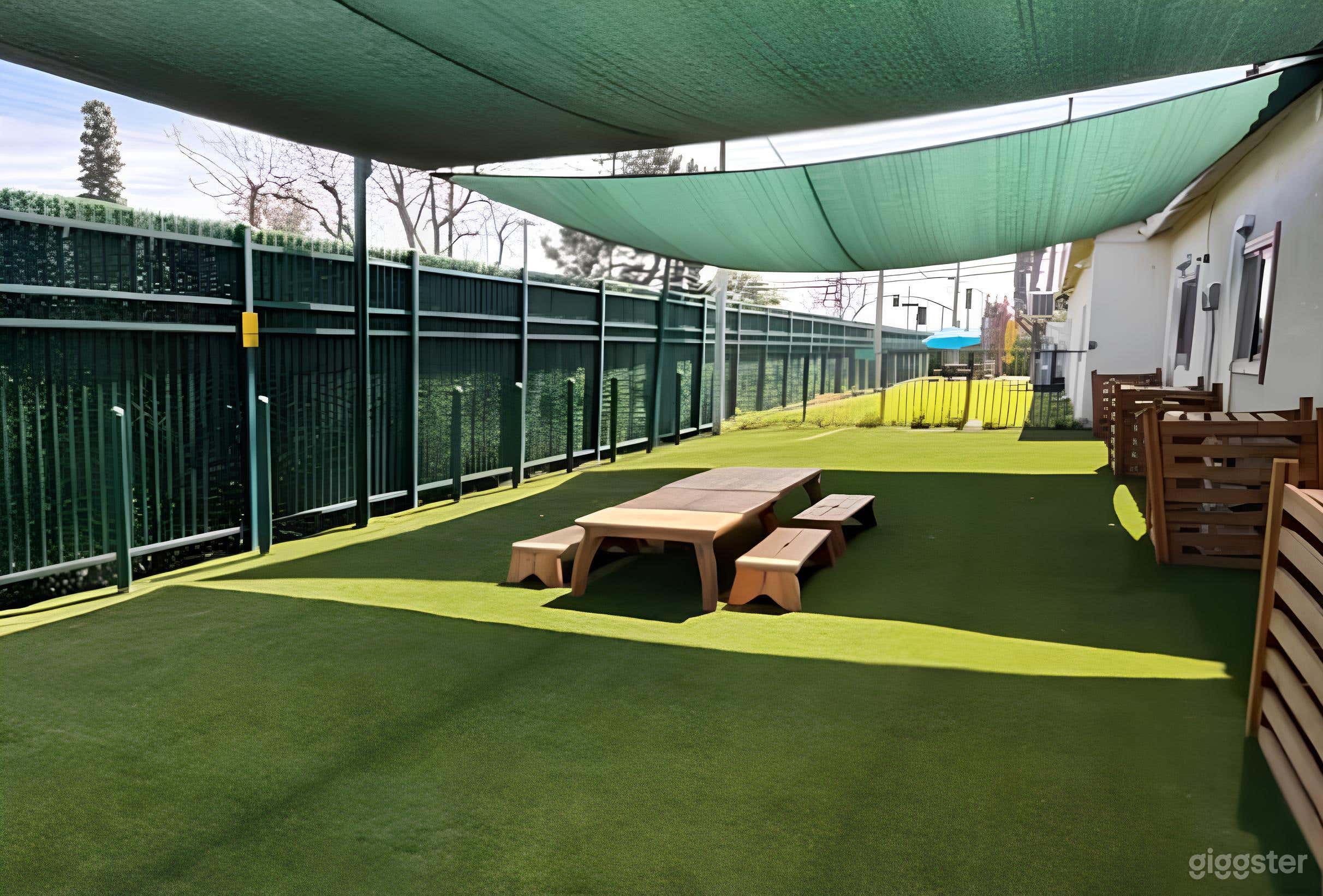 Quiet and Cozy School Exterior Photo 4