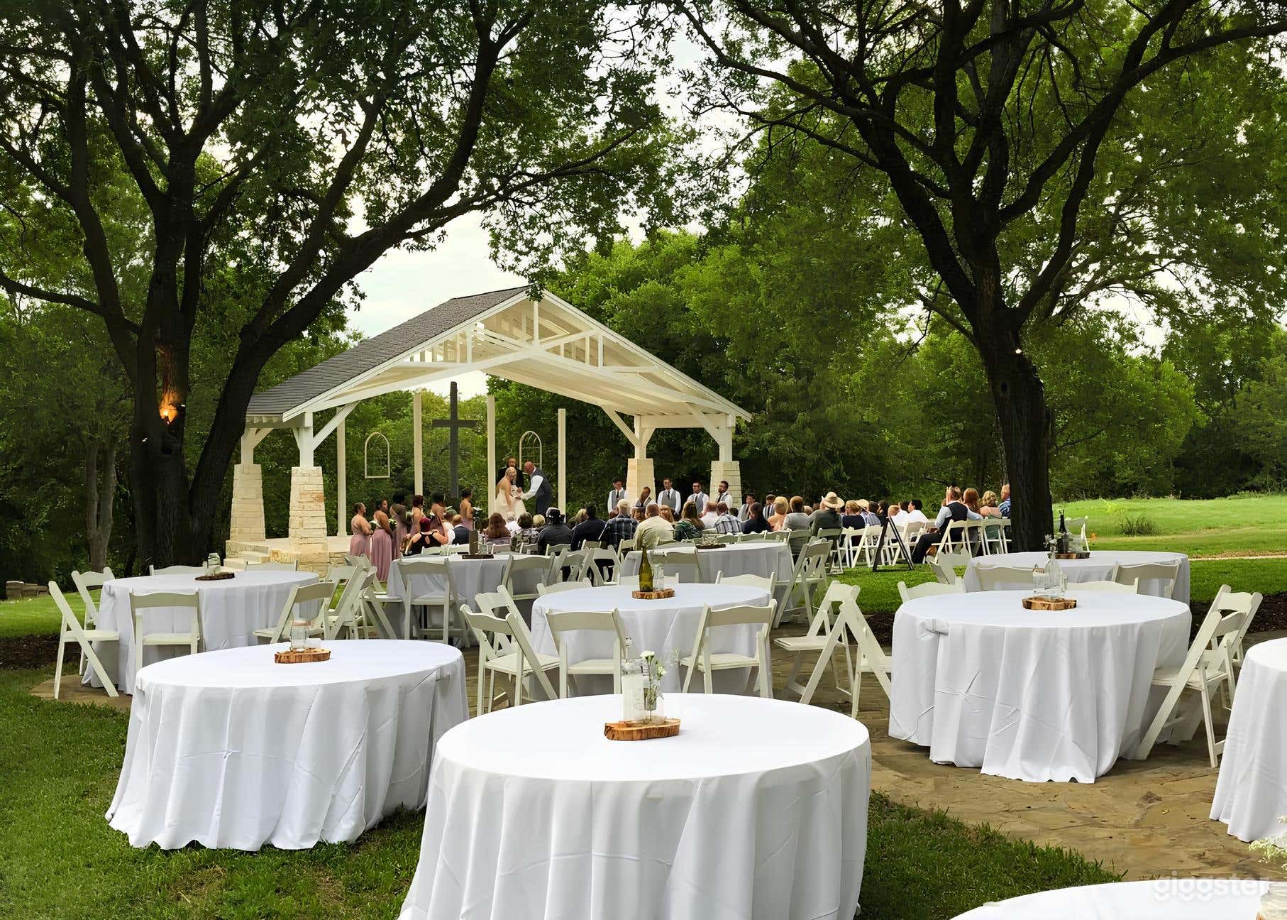 The Charming Lawn with Large Pergola Photo 3