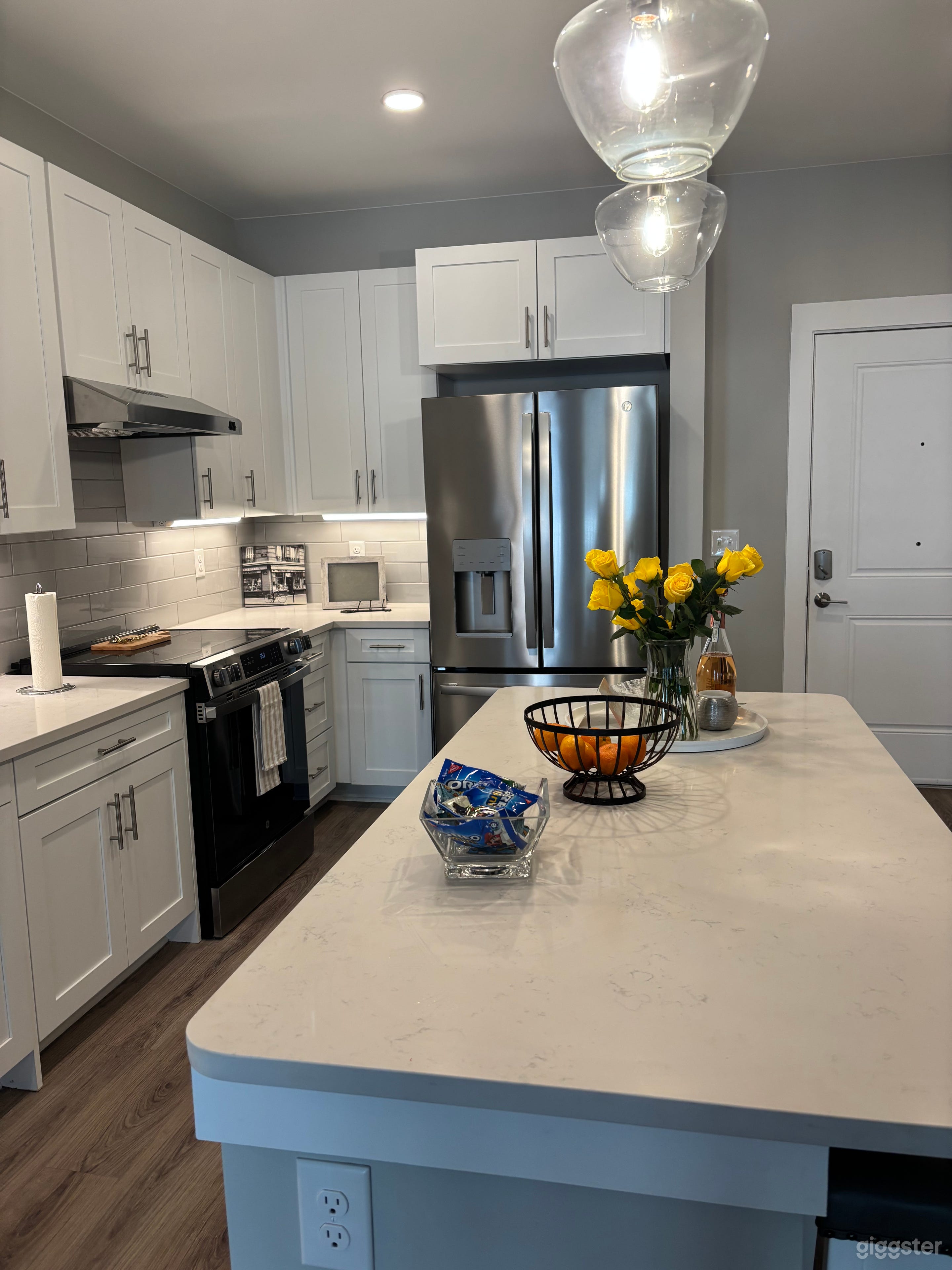 New apartment 25 style great for recordings EVENT Photo 3