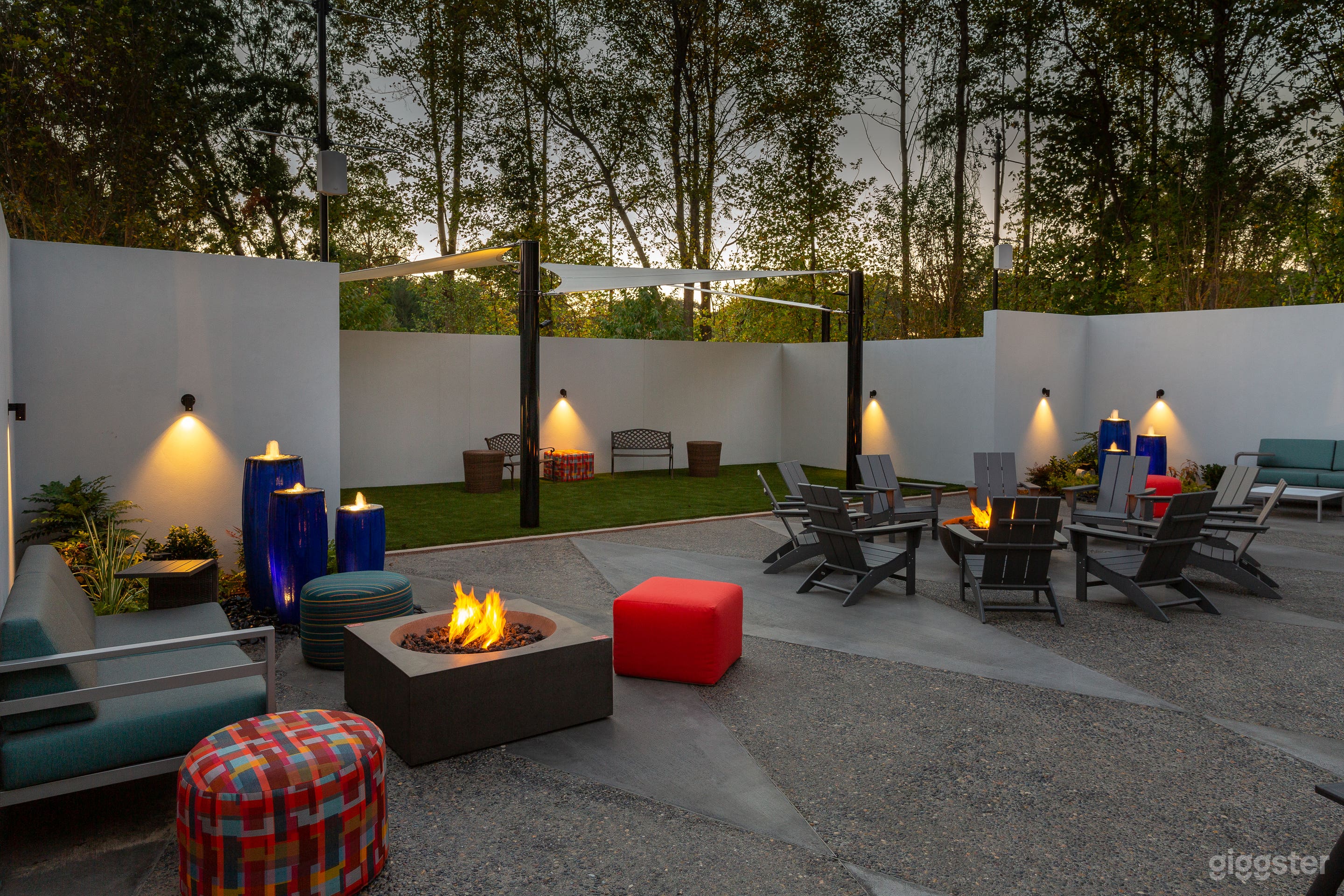 Stunning Outdoor Entertainment Area Photo 4