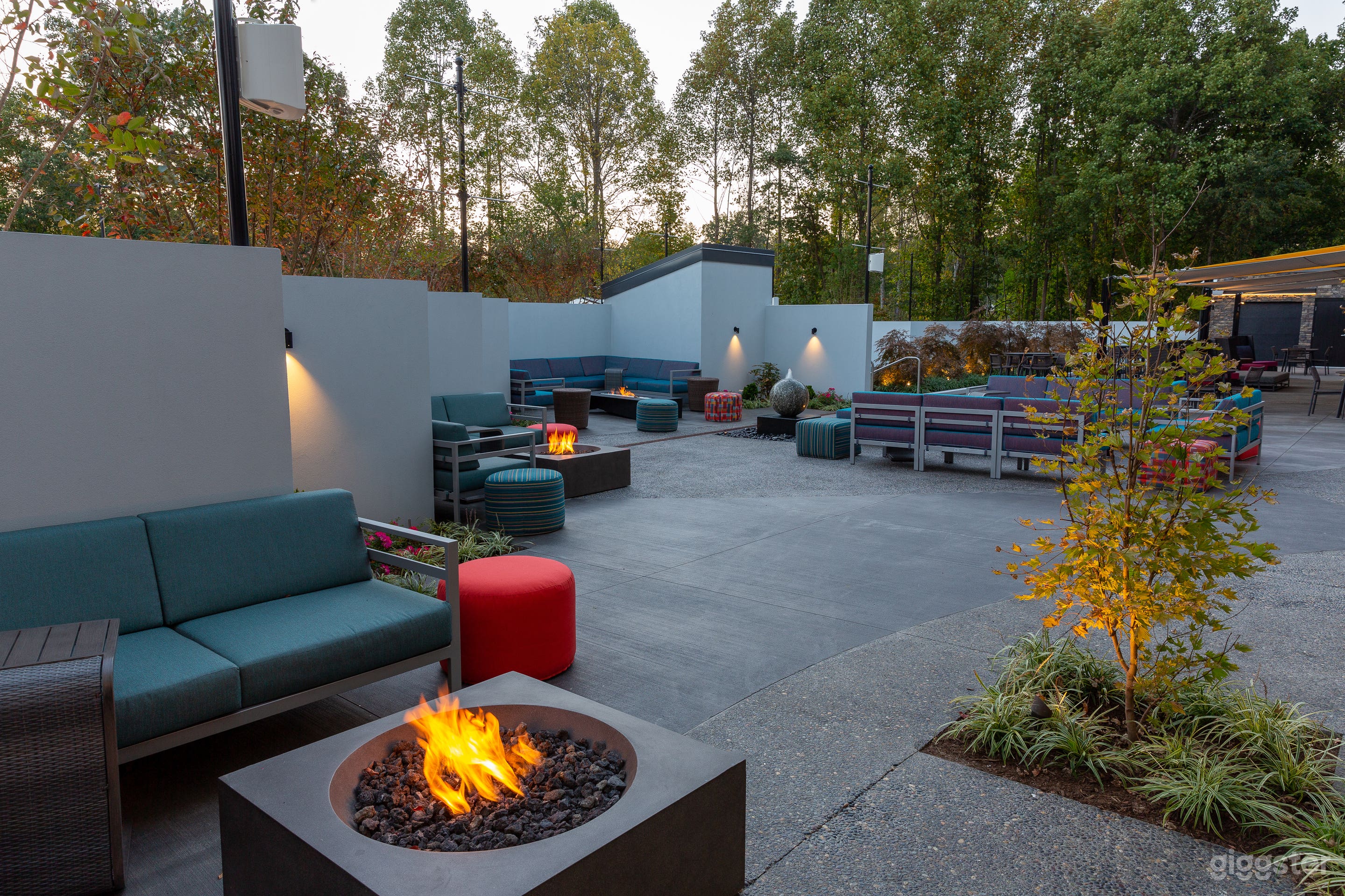 Stunning Outdoor Entertainment Area Photo 2