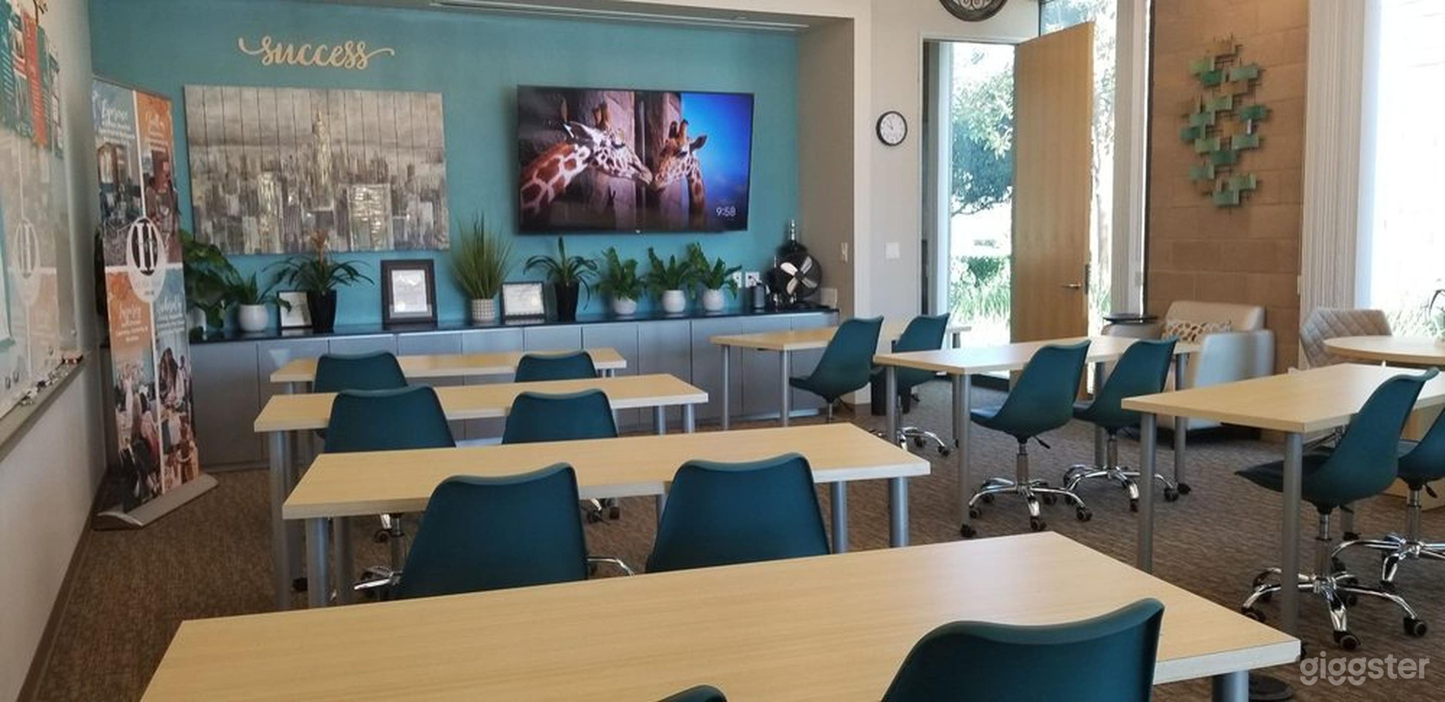 Large Conference Room Photo 3