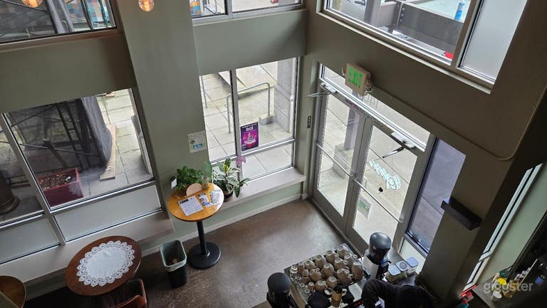  Cozy Crochet Café with Mezzanine in Downtown Seattle 